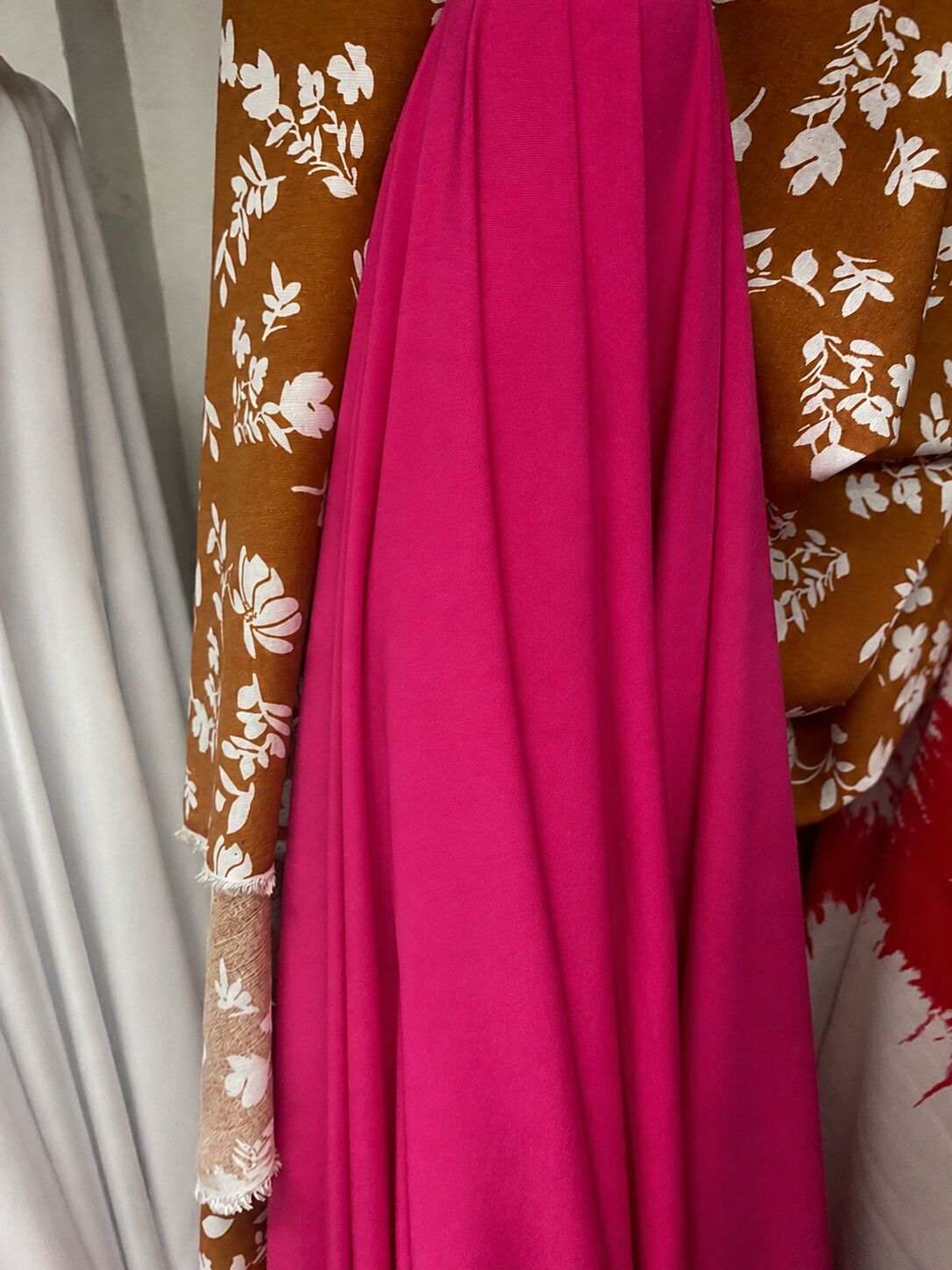 Pink rayon fabric at Koutwiyez